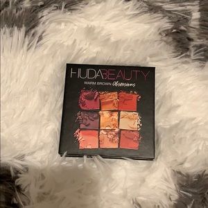 HUDA beauty eyeshadow